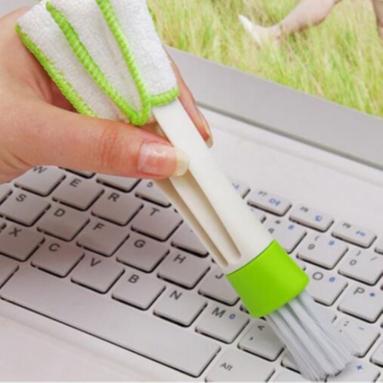 Multi-Surface Dust Cleaning Brush